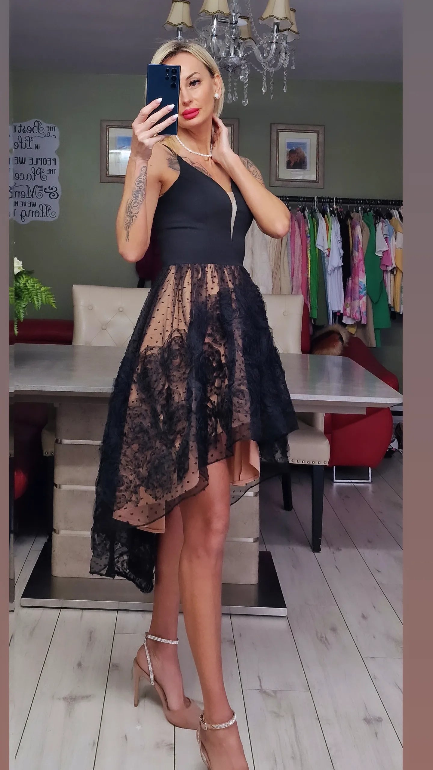 3D Black Roses With Camel Lining