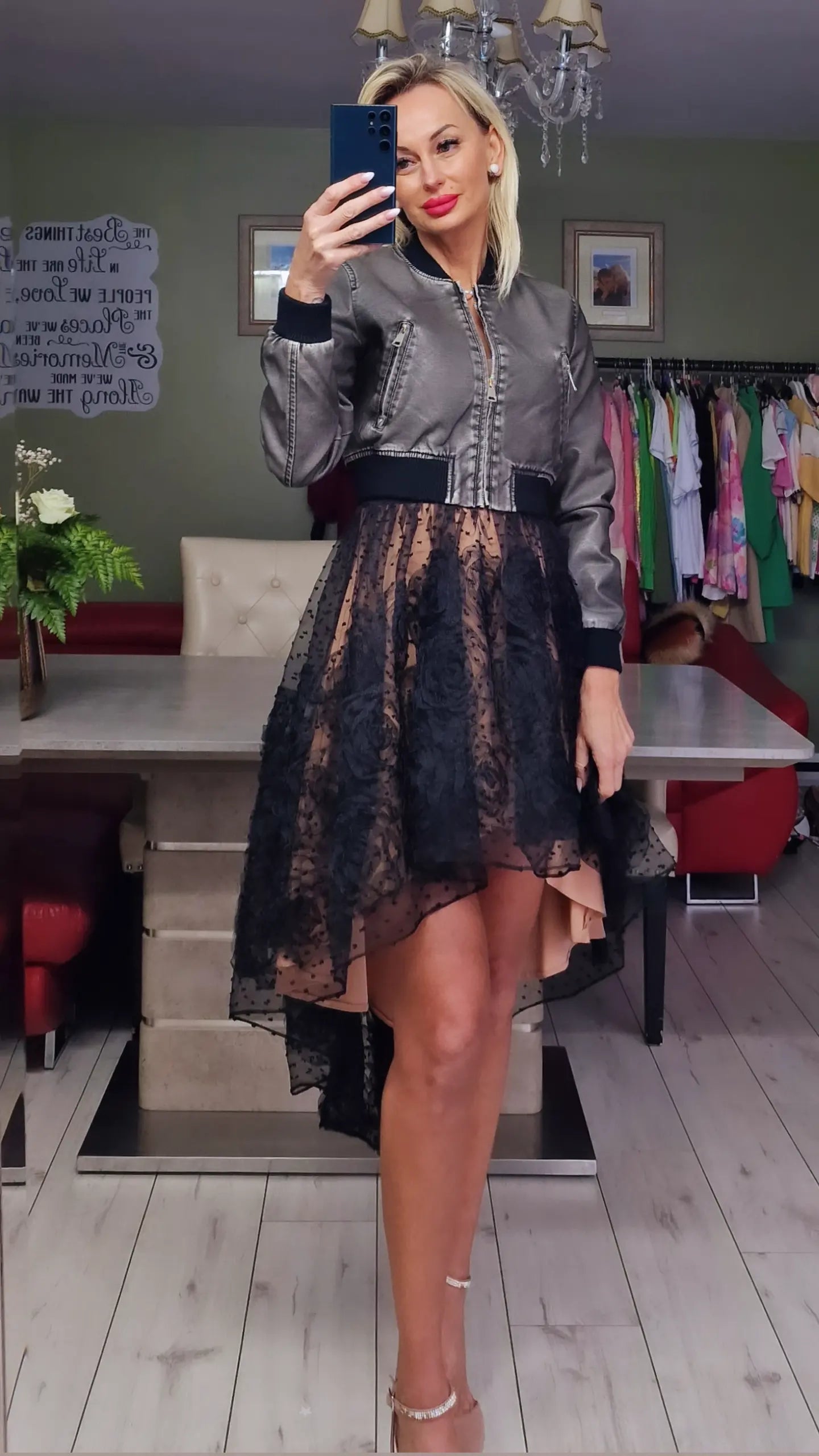 3D Black Roses With Camel Lining