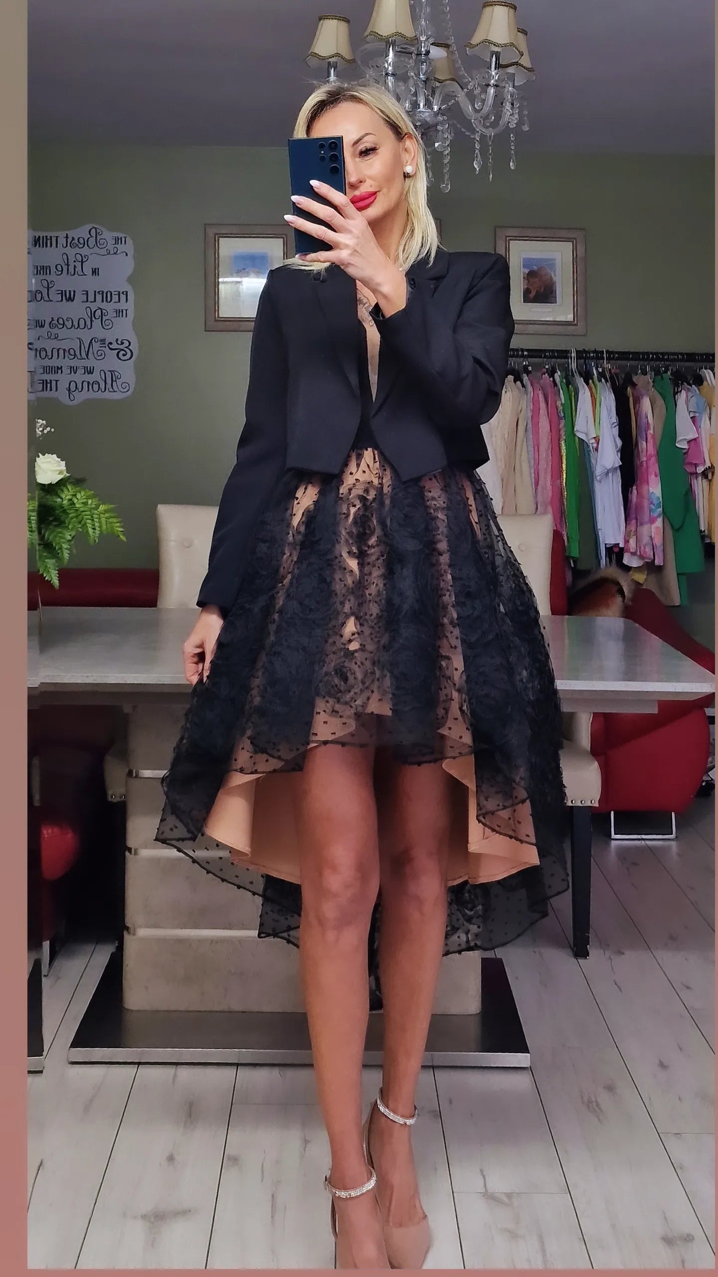 3D Black Roses With Camel Lining