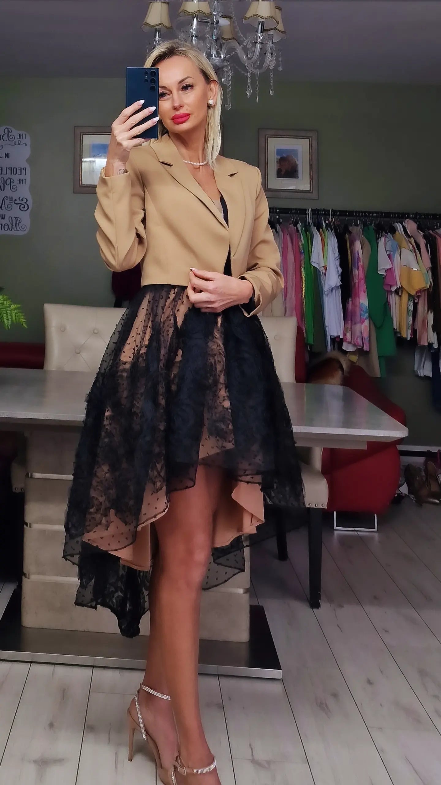 3D Black Roses With Camel Lining