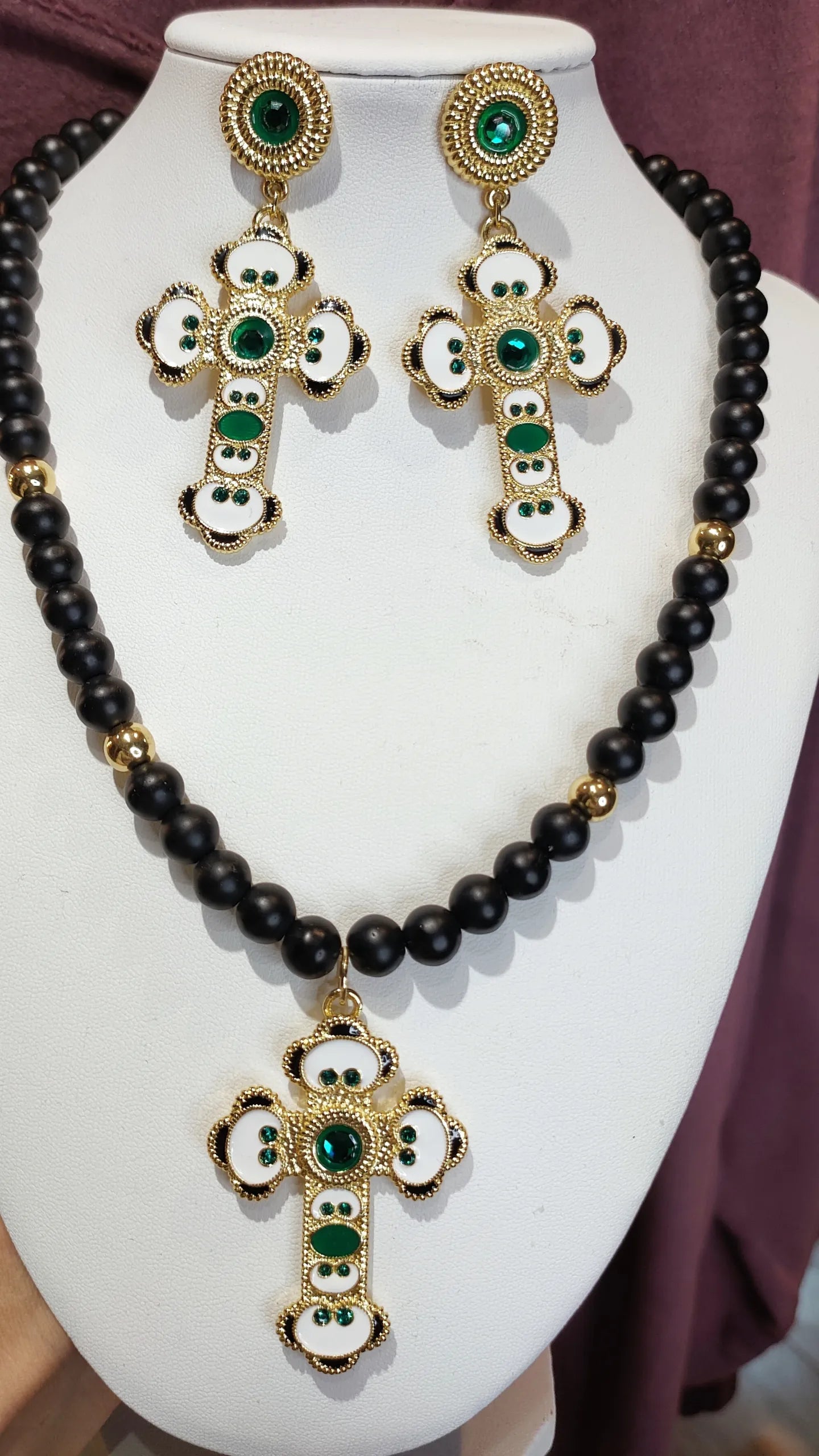 Cross Green Stones Neckless