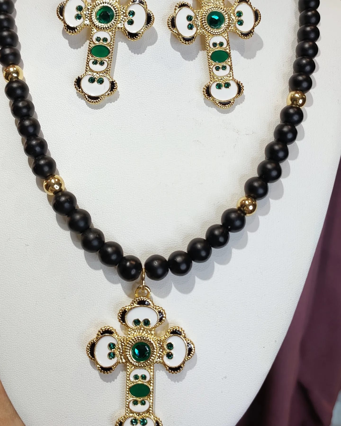 Cross Green Stones Neckless