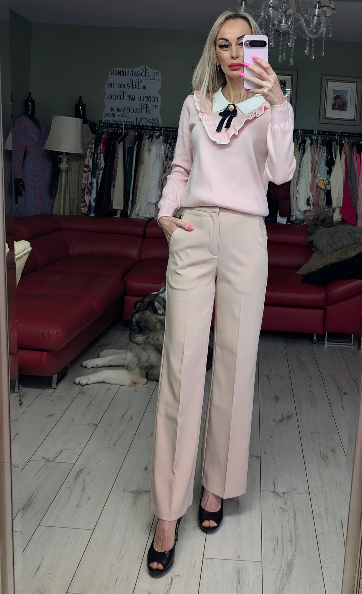 Light Pink Sweater With White Collar And Brooch