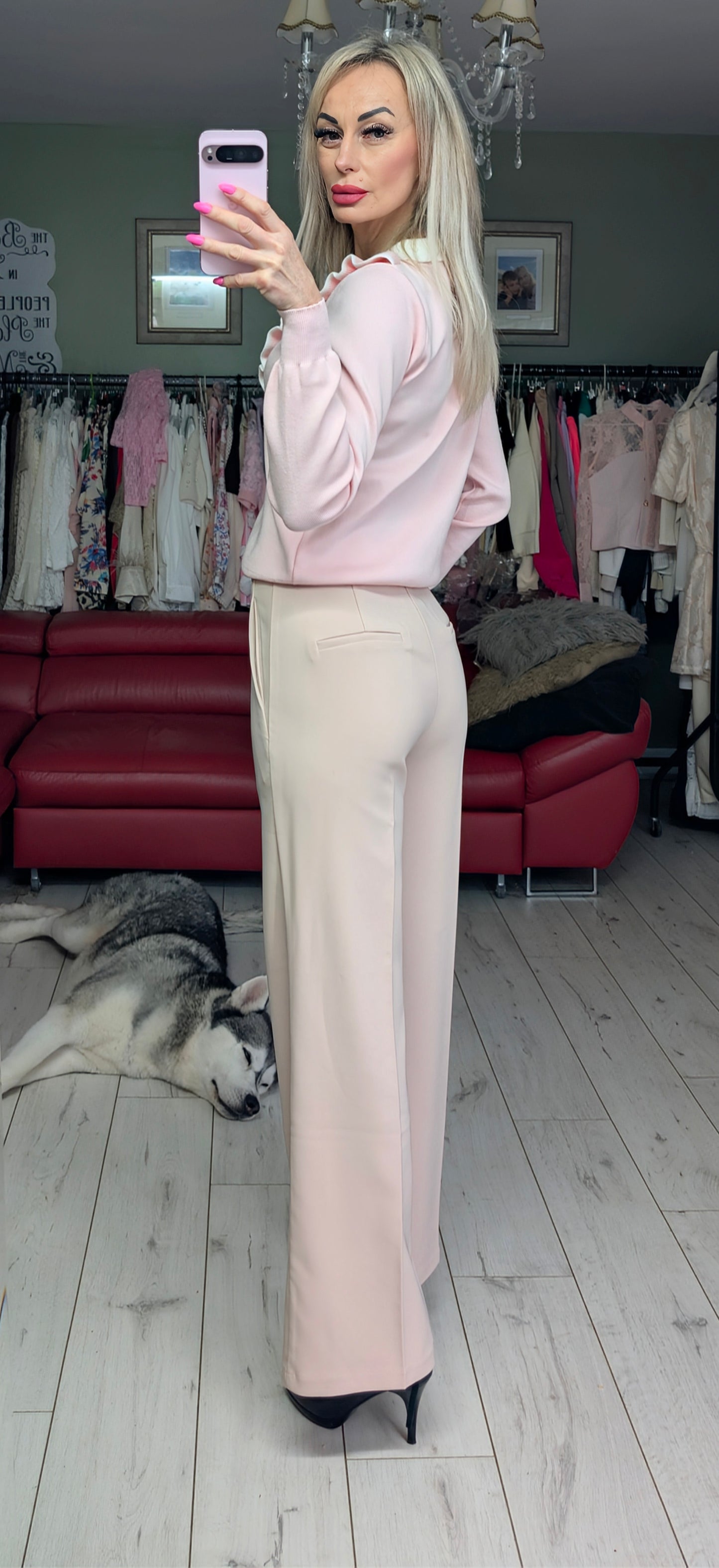 Light Pink Sweater With White Collar And Brooch