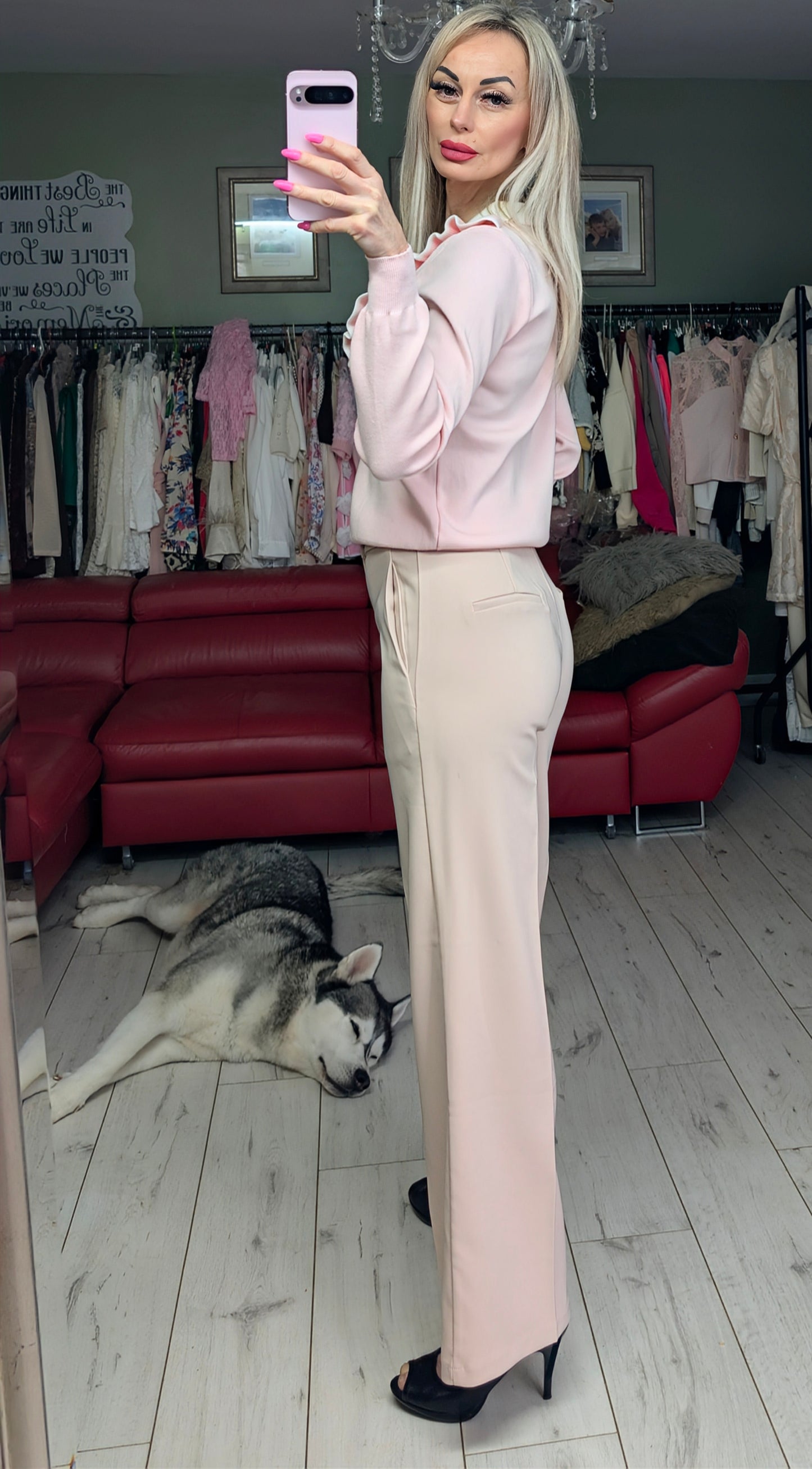 Light Pink Sweater With White Collar And Brooch