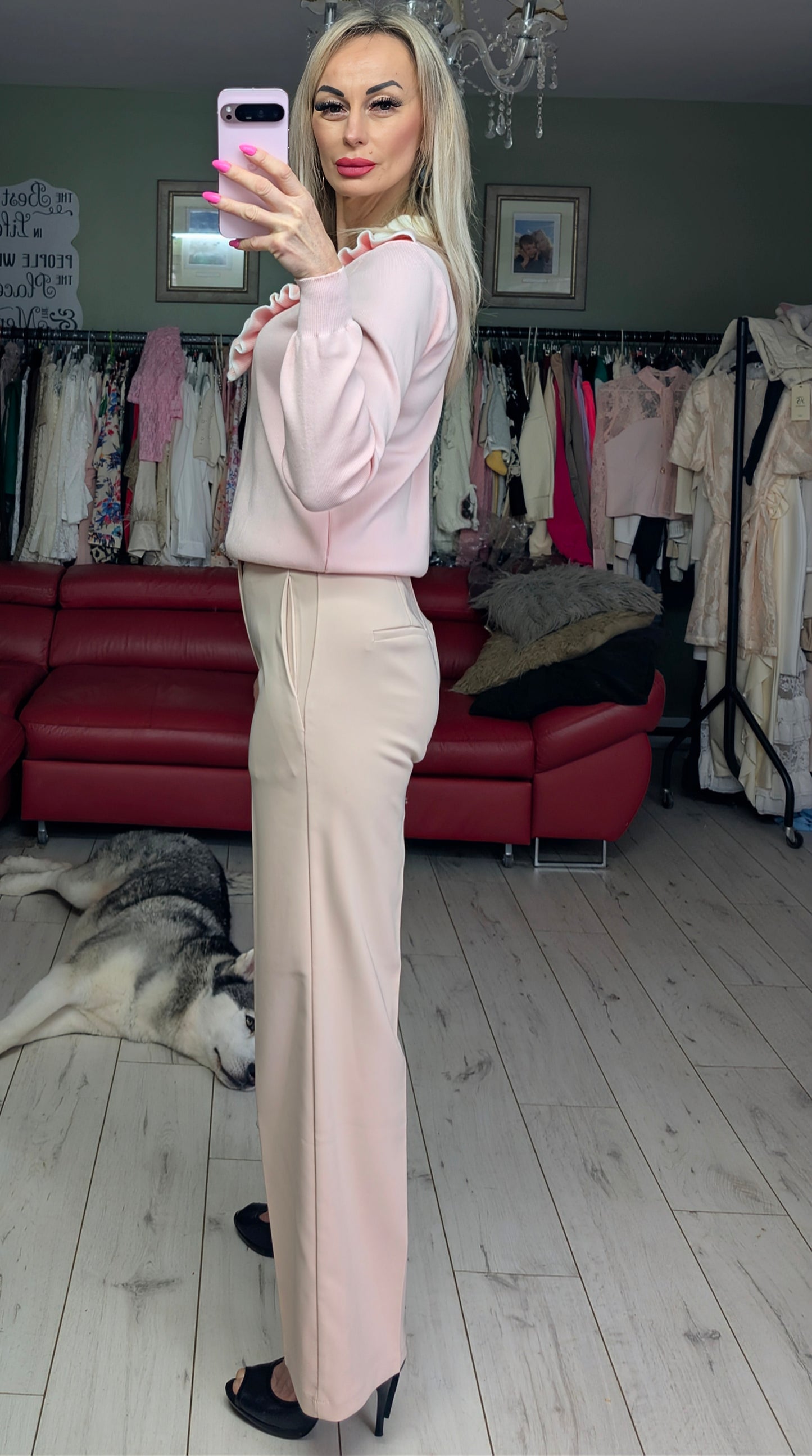 Light Pink Sweater With White Collar And Brooch