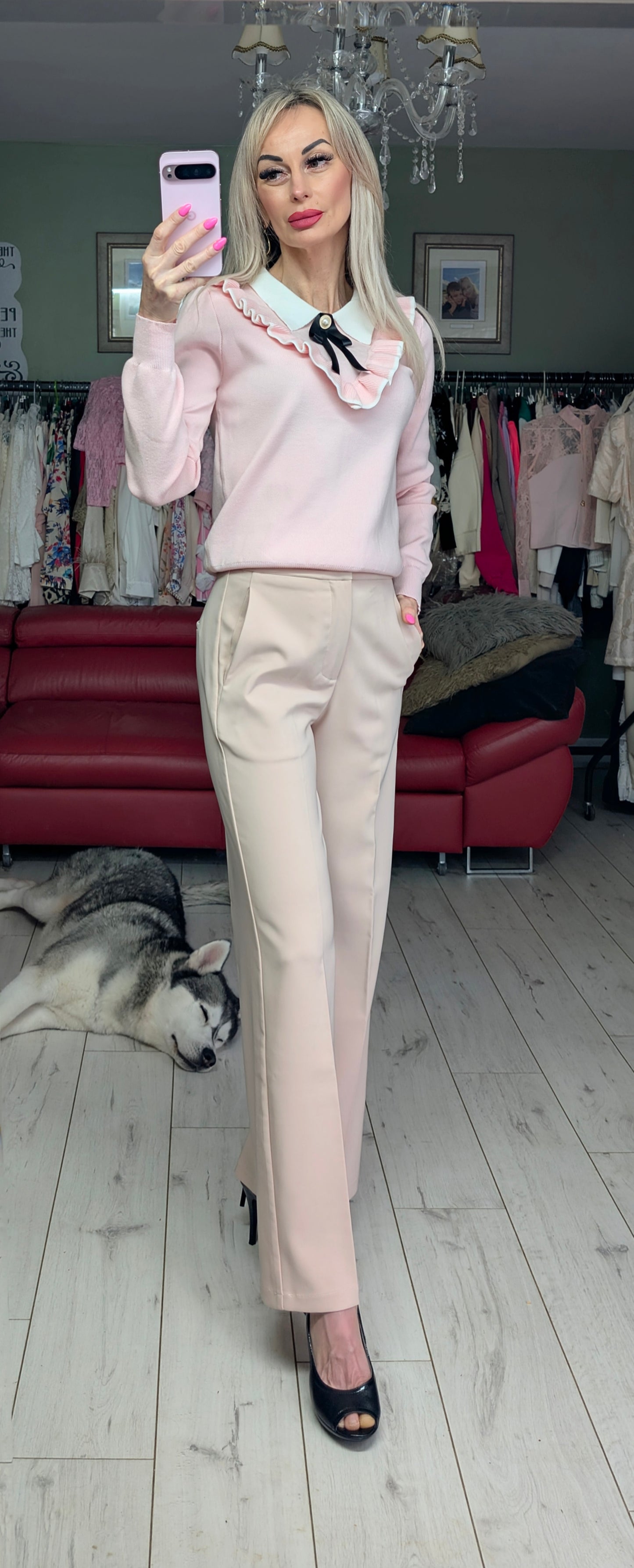 Light Pink Sweater With White Collar And Brooch