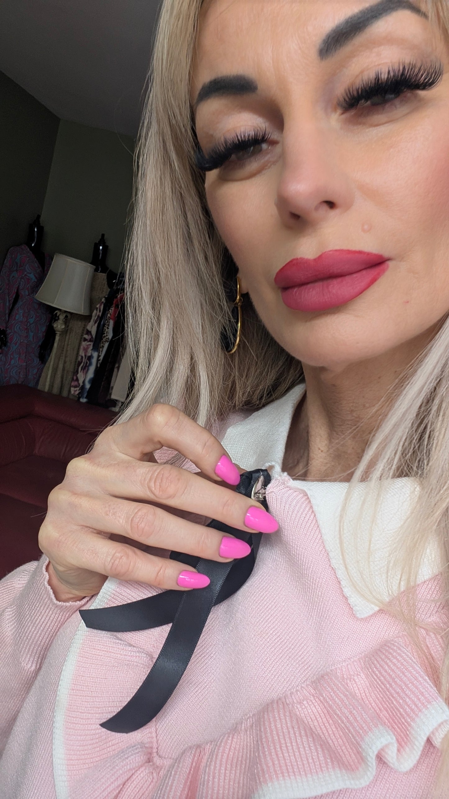 Light Pink Sweater With White Collar And Brooch