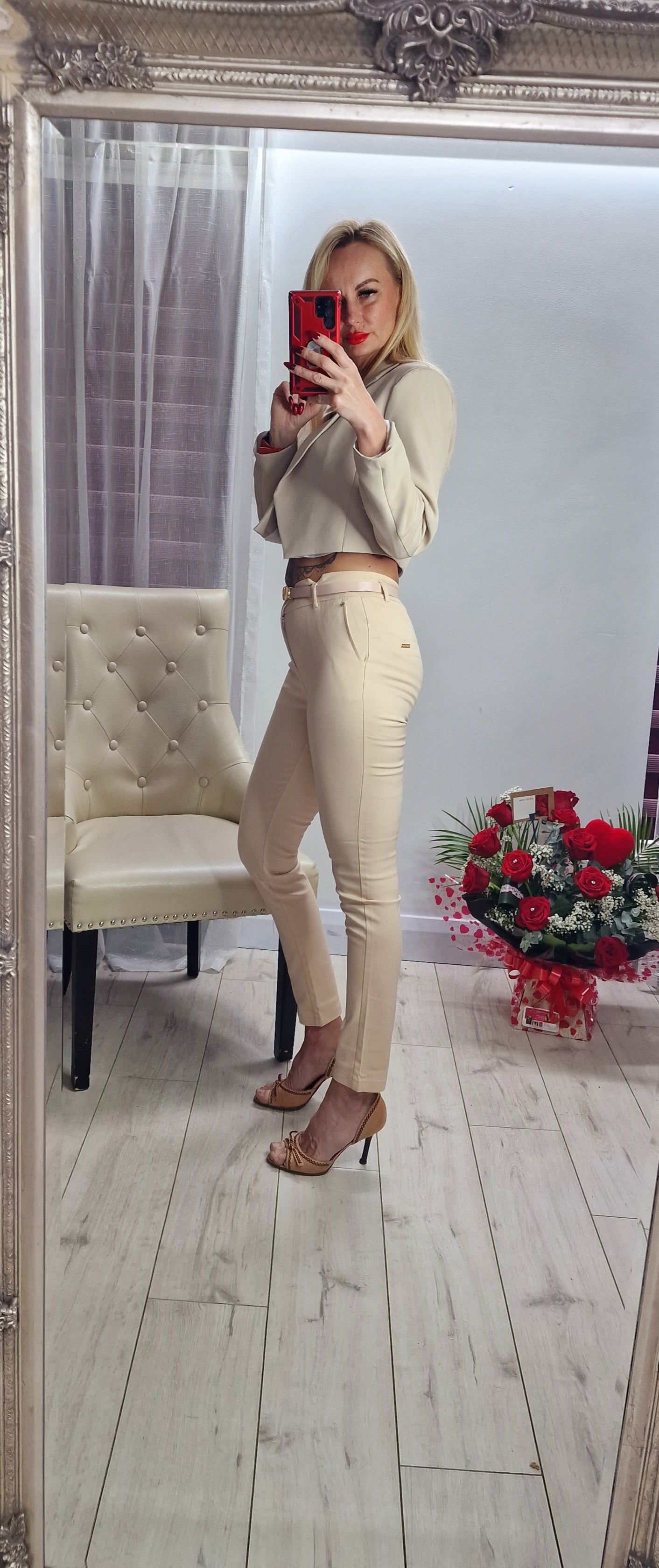 Elegant Trousers With Beige