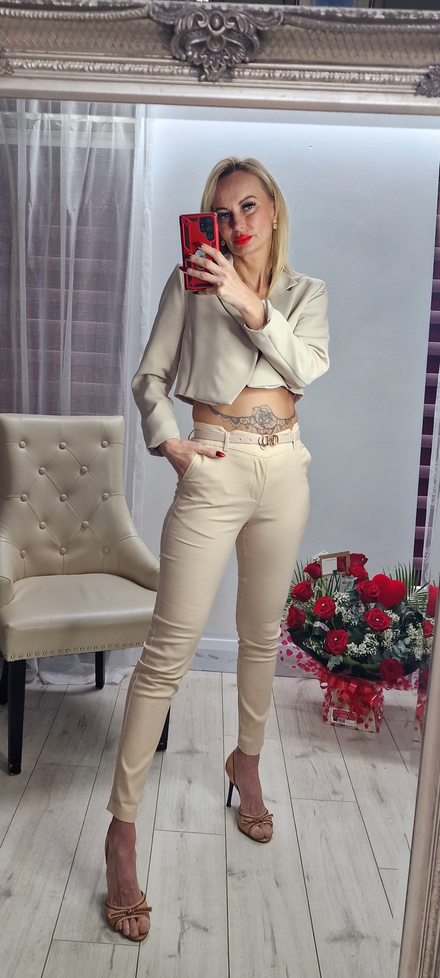 Elegant Trousers With Beige