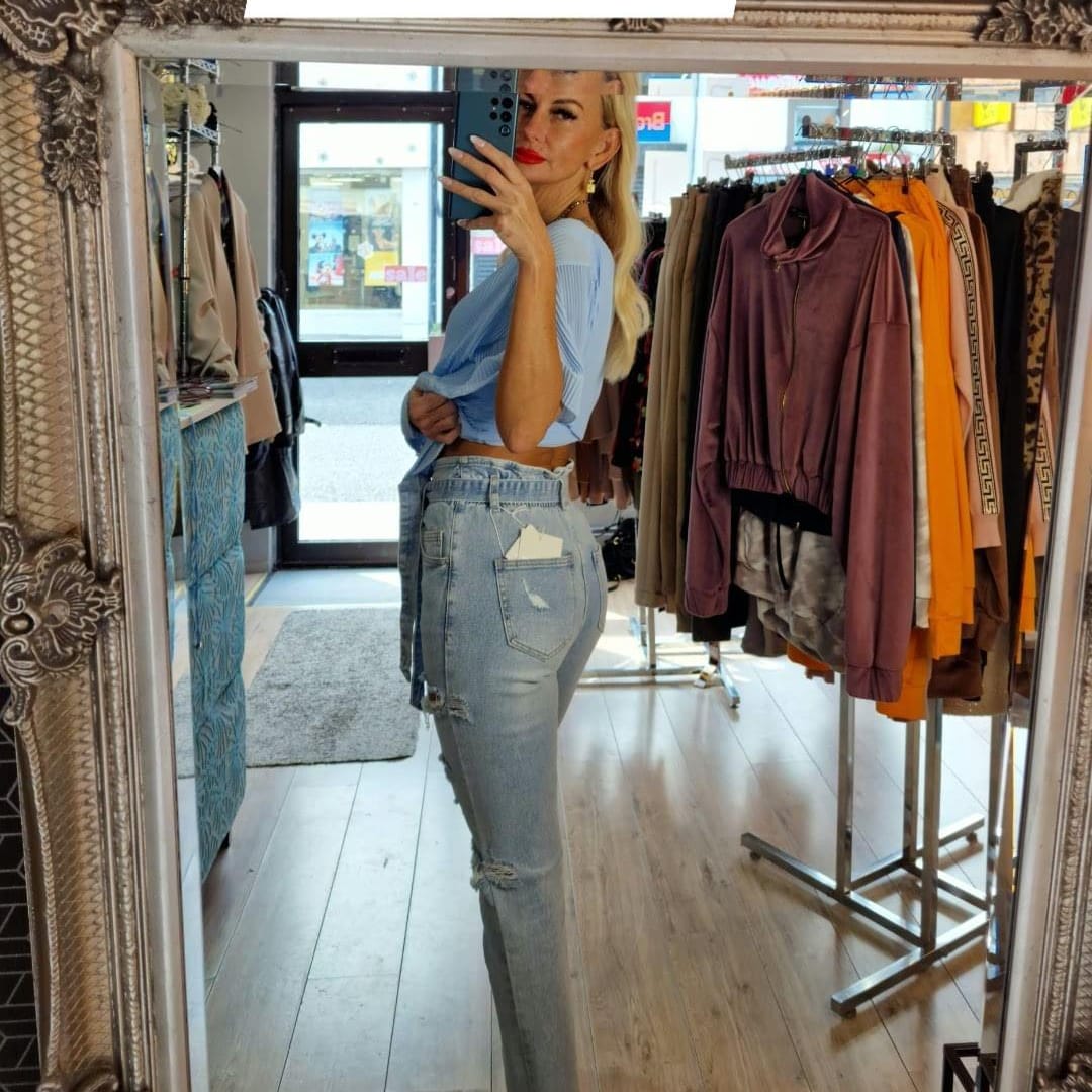 Ripped high waist mum jeans